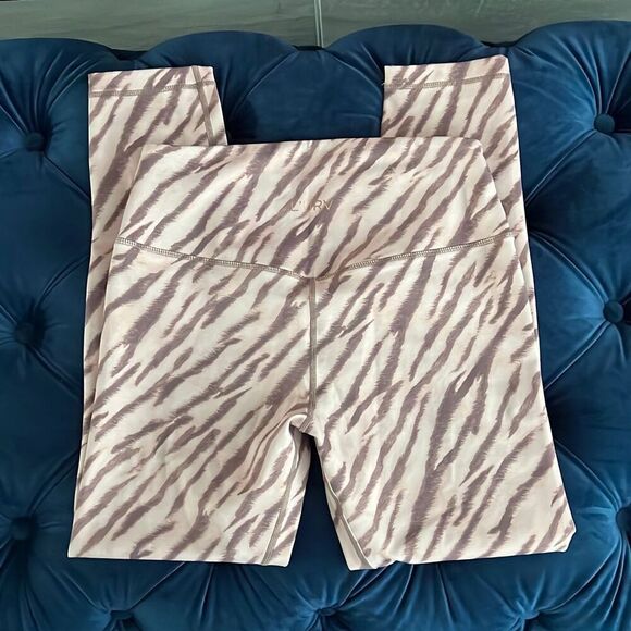 L’urv Cheetah Print Cropped Leggings Womens M Pink Animal Print‎ Athleisure - Picture 3 of 7